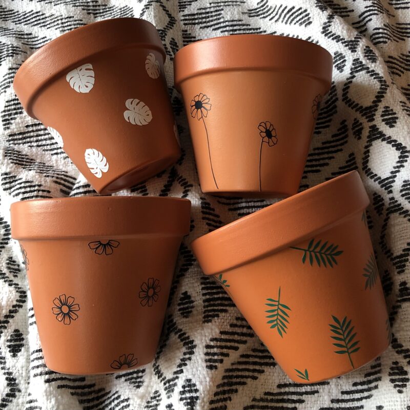 Terracotta Pot w/ Vinyl - 10cm